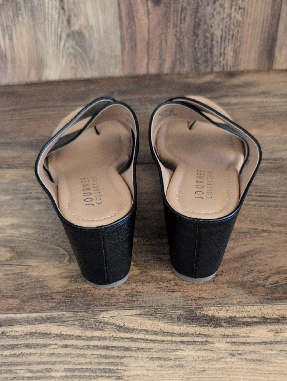 Journee Collection Rayna Black Leather Crossover Wedge Sandals 5 1/2     M401